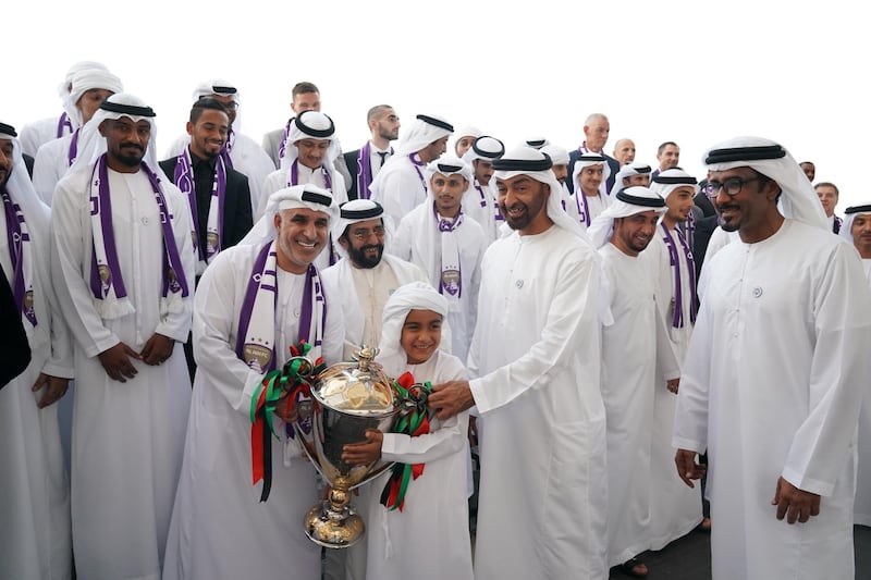 ABU DHABI, UNITED ARAB EMIRATES - October 01, 2018: HH Sheikh Mohamed bin Zayed Al Nahyan Crown Prince of Abu Dhabi Deputy Supreme Commander of the UAE Armed Forces (2nd R), stands for a photograph with Al Ain Football Club, during a Sea Palace barza. Seen with HH Sheikh Tahnoon bin Mohamed bin Tahnoon Al Nahyan (3rd R) and HH Sheikh Tahnoon bin Mohamed Al Nahyan, Ruler's Representative in Al Ain Region (4th L). 



( Mohamed Al Hammadi / Crown Prince Court - Abu Dhabi )
---