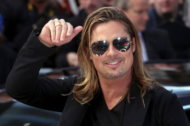Brad Pitt waves upon arrival for the world premiere of his film "World War Z" in London June 2, 2013.  REUTERS/Neil Hall (BRITAIN - Tags: SOCIETY ENTERTAINMENT HEADSHOT) *** Local Caption ***  NGH22_BRITAIN_0602_11.JPG