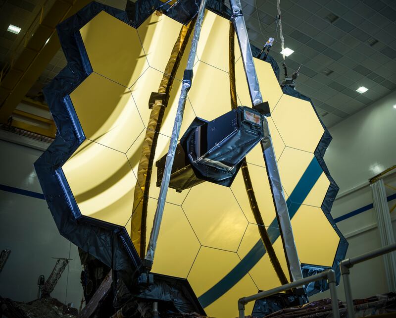 The main mirror assembly of the James Webb Space Telescope during testing at a Northrop Grumman complex in Redondo Beach, California. Photo: Nasa / AP