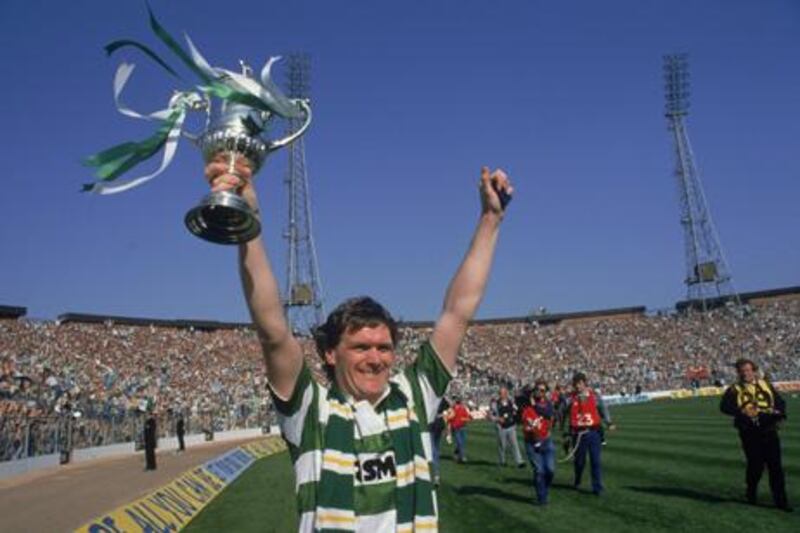 1988:  Roy Aitken of Celtic holds aloft the trophy after winning the Scottish Cup Final match against Dundee United at Hampden Park in Glasgow, Scotland. Celtic won the match 2-1. \ Mandatory Credit: Allsport UK /Allsport