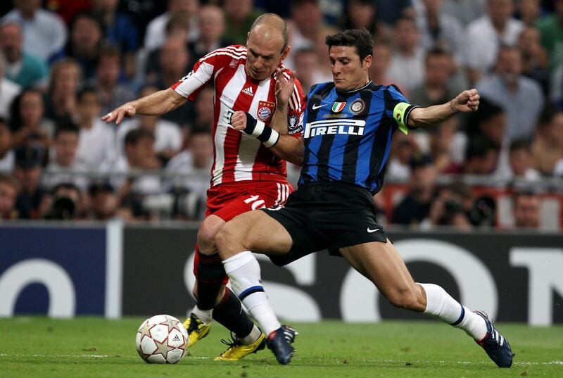 MADRID, SPAIN - MAY 22: Javier Zanetti of Inter Milan and Arjen Robben of Bayern Muenchen battle for the ball during the UEFA Champions League Final match between FC Bayern Muenchen and Inter Milan at the Estadio Santiago Bernabeu on May 22, 2010 in Madrid, Spain.  (Photo by Alex Livesey/Getty Images)