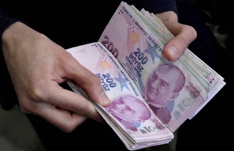 FILE PHOTO: A merchant counts Turkish lira banknotes at the Grand Bazaar in Istanbul, Turkey, March 29, 2019. REUTERS/Murad Sezer/File Photo