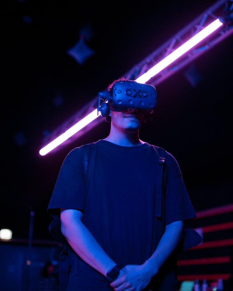 A visitor viewing the Danish 'X-Ray Fashion' VR presentation