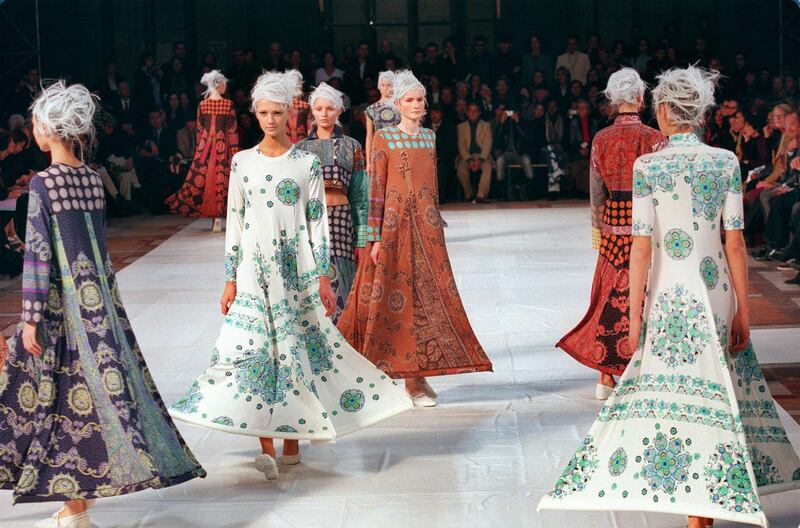 Models present the Issey Miyake spring/summer 2001 ready-to-wear collection on October 9, 2000, in Paris. AFP