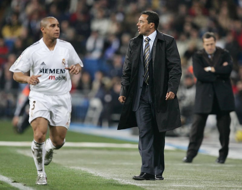 MADRID, SPAIN - JANUARY 16:  Real Madrid's coach Wanderlei Luxemburgo (C) watches his team play beside Roberto Carlos of Real and Zaragoza coach Victor Munoz during the Primera Liga soccer match between Real Madrid and Zaragoza at the Bernabeu January 16, 2005 in Madrid, Spain.  (Photo by Denis Doyle/Getty Images)