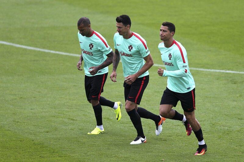 Portugal's national soccer team players (L-R) Ricardo Quaresma, Jose Fontes and Cristiano Ronaldo warm up during the training session at at the team's training camp in Marcoussis, near Paris, France, 16 June 2016. EPA/MIGUEL A. LOPES