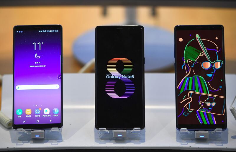 Samsung Galaxy Note8 smartphones are displayed at the company's showroom in Seoul on October 31, 2017.
South Korean tech giant Samsung Electronics logged a record profit of 11.2 trillion won -- 10.0 billion USD -- in the July to September period, it said on October 31, its best for any quarter. / AFP PHOTO / JUNG Yeon-Je