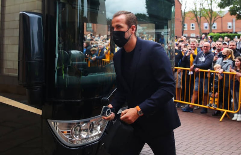 WOLVERHAMPTON, ENGLAND - AUGUST 22: Harry Kane of Tottenham Hotspur is seen wearing a face mask as he arrives at the stadium prior to the Premier League match between Wolverhampton Wanderers and Tottenham Hotspur at Molineux on August 22, 2021 in Wolverhampton, England. (Photo by Catherine Ivill / Getty Images)