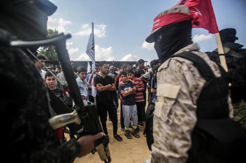 epa07099568 Fighters of Popular Front of the Liberation of Palestine (PFLP) attend the funeral of Naji Al-Zaaneen in Beit Hanun town in the northern Gaza Strip, 17 October 2018. According to reports, al-Zaaneen, 25, was killed and eight Palestinians were injured after Israeli airstrikes targeting over 20 locations in the Gaza Strip after two rockets were fired from the enclave.  EPA/HAITHAM IMAD