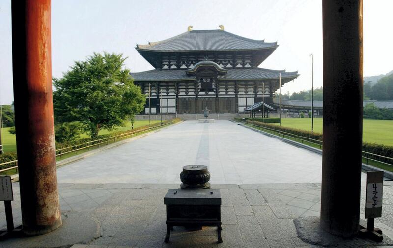 epa00201119 Todaiji temple at sunrise in Nara City, Saturday 29 May, 2004. The Buddhist temple is one of Japan's most famous and historically significant temples and a landmark of Nara. 
First constructed in 752 and housing Japan's largest Buddha statue (Daibutsu), it is also the world's largest wooden building, even though the present reconstruction of 1692 is only two thirds of the original temple's size.  EPA/EVERETT KENNEDY BROWN *** Local Caption *** 00201119