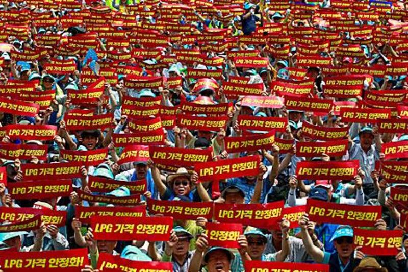 Taxi drivers go on strike on Seoul today.