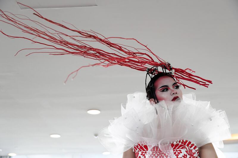 DUBAI , UNITED ARAB EMIRATES , MARCH 30  – 2018 :-  Model standing before the start of Dubai World Cup held at Meydan Racecourse in Dubai. ( Pawan Singh / The National ) For News/Sports/Instagram/Big Picture. Story by Amith/Rupert