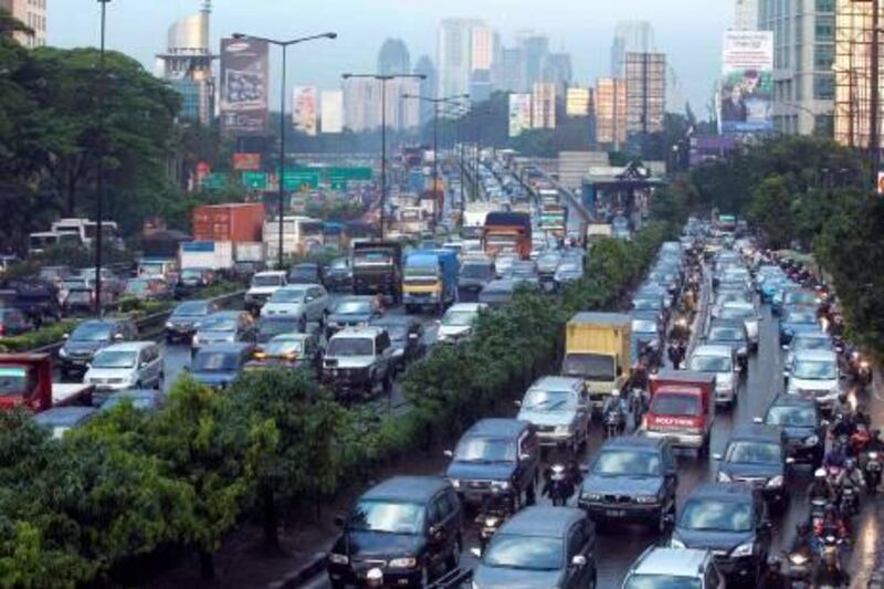 Drivers battle heavy rush hour traffic in Indonesia's capital of Jakarta August 20, 2010. Jakarta, with a population of 9.59 million, is overcrowded, set in an earthquake zone, prone to flooding, and crippled by inadequate infrastructure. President Susilo Bambang Yudhoyono has recently suggested moving the capital, or the seat of government, to relieve Jakarta's congestion. Picture taken August 20, 2010. To match feature INDONESIA-CAPITAL/    REUTERS/Crack Palinggi (INDONESIA - Tags: POLITICS SOCIETY BUSINESS CITYSCAPE) *** Local Caption ***  JAK04_INDONESIA-CAP_0826_11.JPG