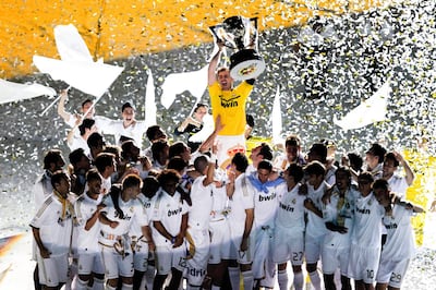 MADRID, SPAIN - MAY 13:  Iker Casillas of Real Madrid CF holds up the La Liga trophy as he celebrates with team-mates after the La Liga match between Real Madrid CF and RCD Mallorca at Estadio Santiago Bernabeu on May 13, 2012 in Madrid, Spain. (Photo by Angel Martinez/Real Madrid via Getty Images)