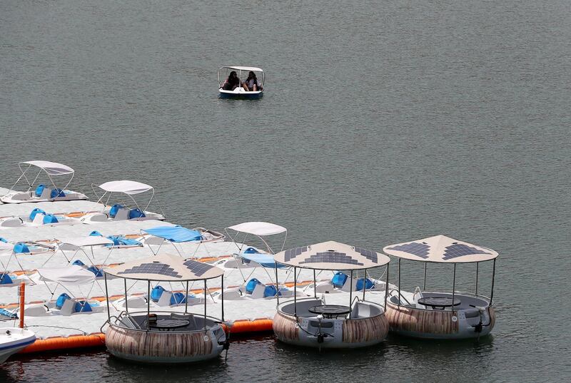 SHARJAH, UNITED ARAB EMIRATES , August 27 – 2020 :- Visitors enjoying the boat ride in Al Rafisah Dam and rest area on Khorfakkan road in Sharjah.  (Pawan Singh / The National) For Standalone/Stock/Instagram/Big Picture