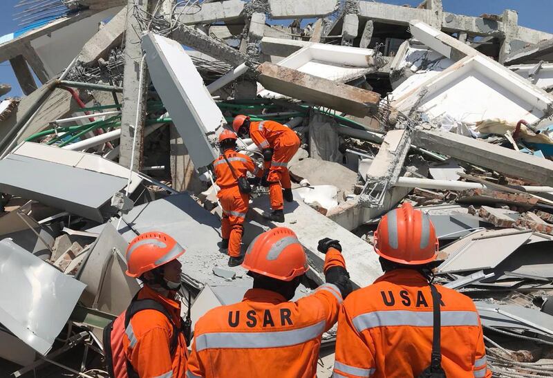Indonesian rescuers work on the collapsed Roa Roa hotel. EPA