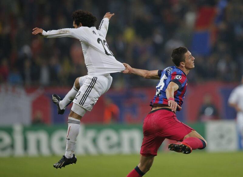 Steaua 1-1 Basel. Already facing very long odds to advance, Bucuresti did Basel no favors by denying three points with an 88th minute equaliser from Leandro Tatu. A win would have put the Swiss side on par with Schalke and Chelsea at the top of Group E. Robert Ghement / EPA