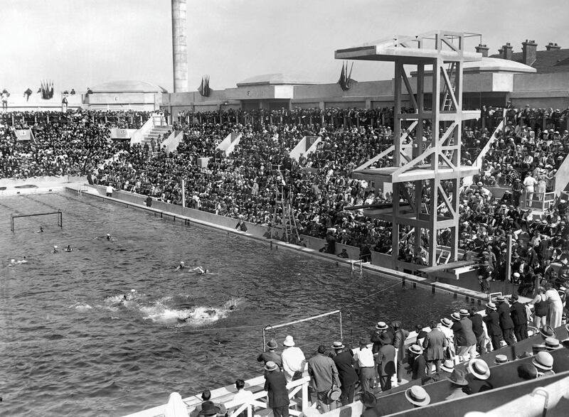 Preliminary rounds in the water polo competition taking place in the pool at Tourelles during the Paris Olympics, 16th July 1924. (Photo by Central Press/Hulton Archive/Getty Images)