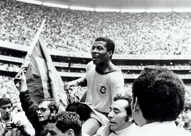 Brazilian forward Jairzinho is carried by fans after Brazil defeated Italy 4-1 in the World Cup final 21 June 1970 in Mexico City. It is Brazil's third World title after the first two won in 1958 in Sweden and 1962 in Chile. AFP PHOTO (Photo by STAFF / AFP)