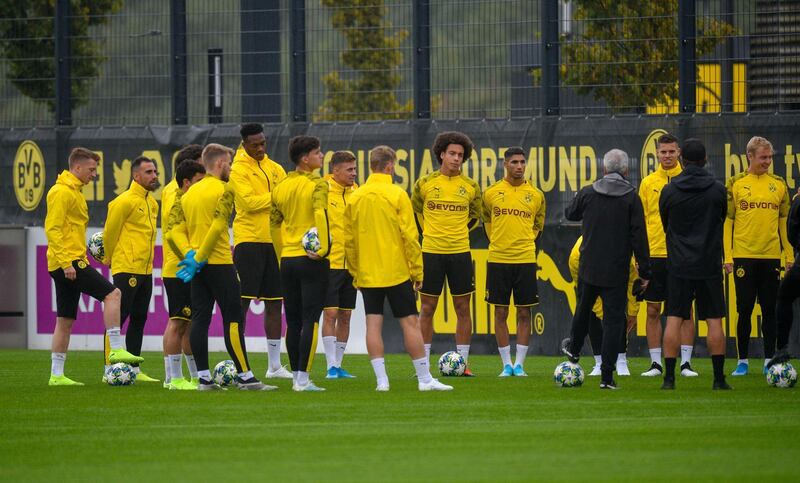Dortmund's Swiss coach Lucien Favre oversees a training session of his players on the eve of the UEFA Champions League Group F football match between Borussia Dortmund and Barcelona in Dortmund, western Germany, on September 16, 2019. / AFP / SASCHA SCHUERMANN
