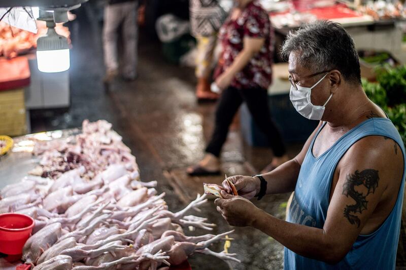 A vendor prepares chickens to sell at a market in Manila on August 6, 2020. The Philippines plunged into recession after its biggest quarterly contraction in four decades, data showed on August 6, as the economy reels from COVID-19 coronavirus lockdowns that have wrecked businesses and thrown millions out of work. / AFP / Lisa Marie David
