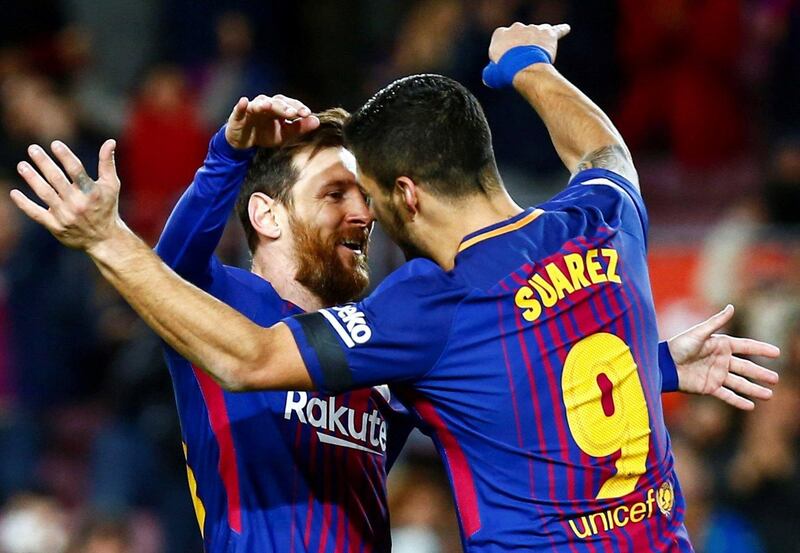 epaselect epa06396063 FC Barcelona's Uruguayan striker Luis Suarez (R) jubilates a goal with teammate Lionel Messi during the Spanish First Division League 17th match between FC Barcelona and RC Deportivo at the Camp Nou stadium in Barcelona, Catalonia, Spain, 17 December 2017.  EPA/Quique Garcia