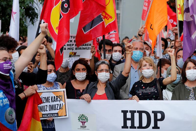 Demonstrators shout slogans during a protest against the arrest of 82 people including members of the pro-Kurdish Peoples Democratic Party (HDP), in Istanbul, Turkey September 25, 2020. REUTERS/Murad Sezer