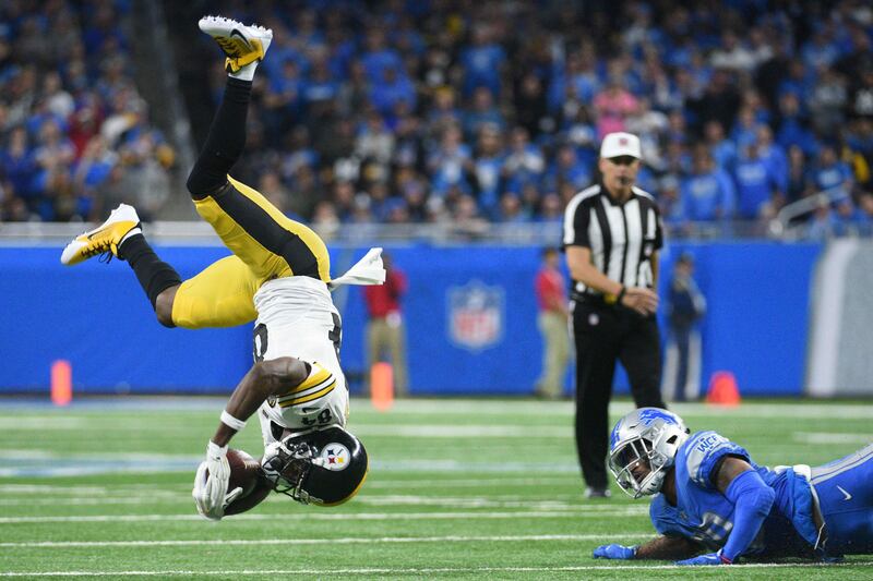 Pittsburgh Steelers wide receiver Antonio Brown flips over Detroit Lions cornerback Quandre Diggs during the third quarter at Ford Field. Tim Fuller / USA TODAY Sports