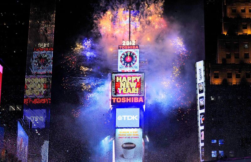 epa03046610 Fireworks and confetti fill the sky in the New Year, 2012 in New York's Times Square, USA, 01 January 2012. The first New Year's Eve celebration in Times Square was held on New Year's Eve 1904.  EPA/PETER FOLEY *** Local Caption ***  03046610.jpg