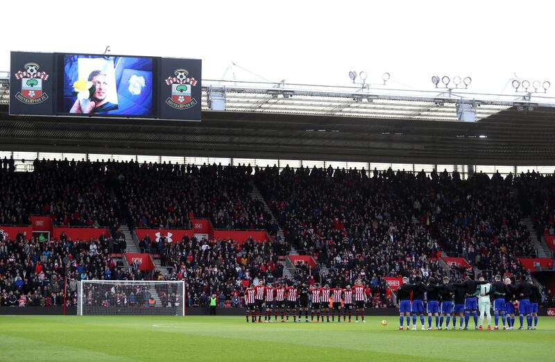SOUTHAMPTON, ENGLAND - FEBRUARY 09:  Players, officials and fans take part in a minute of silence in tribute to Emiliano Sala prior to the Premier League match between Southampton FC and Cardiff City at St Mary's Stadium on February 9, 2019 in Southampton, United Kingdom.  (Photo by Christopher Lee/Getty Images)
