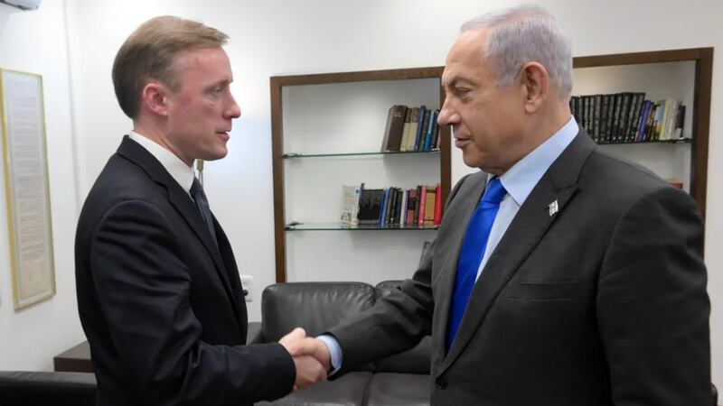 US National Security Adviser Jake Sullivan shakes hands with Israeli Prime Minister Benjamin Netanyahu at The Kirya in Tel Aviv. Photo: Israel Government Press Office