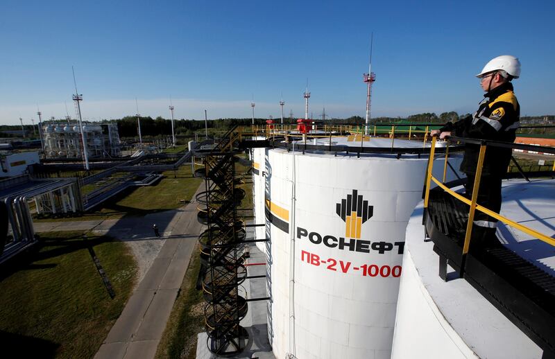 FILE PHOTO: A worker is seen at the central processing facility of the Rosneft-owned Priobskoye oil field outside the West Siberian city of Nefteyugansk, Russia, August 4, 2016. REUTERS/Sergei Karpukhin/File Photo