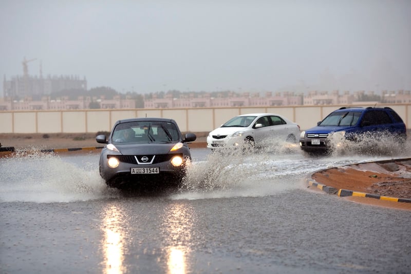Ras al-Khaimah, United Arab Emirates, March 21, 2013:    Motorists make their way through a flooded round-about during heavy rain south of Al Harma in Ras al-Khaimah on March 21, 2013. Christopher Pike / The National