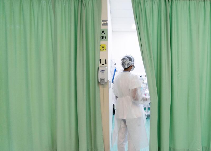 ABU DHABI, UNITED ARAB EMIRATES. MAY 2020.
A nurse checks on a covid 19 patient at Sheikh Khalifa Medical City.
(Photo: Reem Mohammed/The National)

Reporter:
Section: