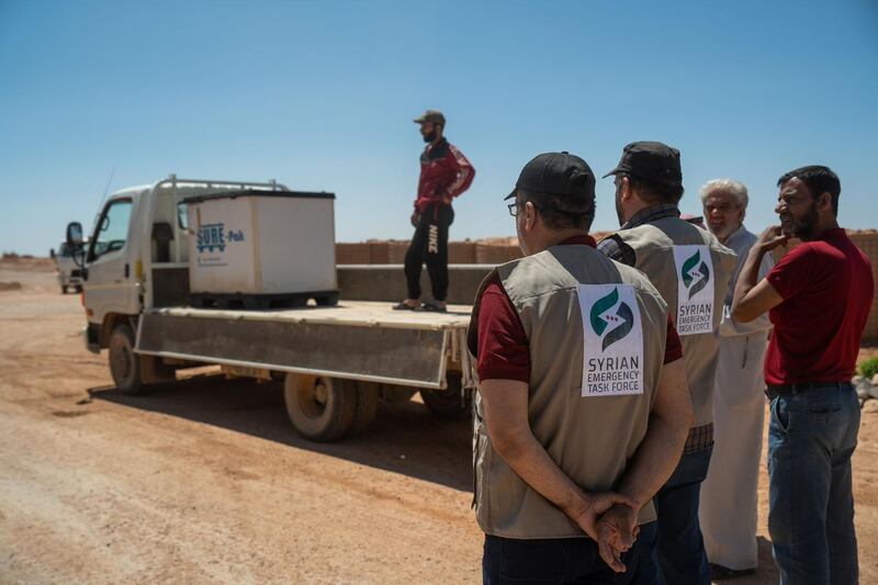 Rukban residents and Syrian Emergency Task Force aid volunteers begin disbursing the first batch of a landmark aid delivery into the remote camp. Photo: Rukban Camp Residents, courtesy of SETF