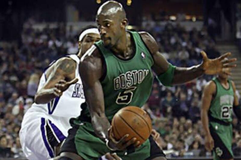 The Boston Celtics forward Kevin Garnett (No 5) spins around Mikki Moore of the Sacramento Kings.