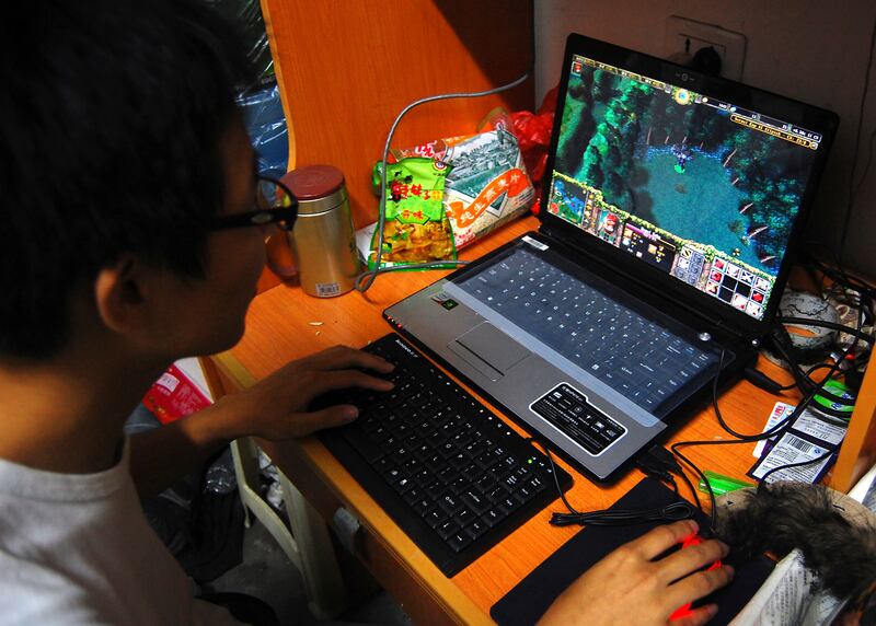 A college student plays the online game World of Warcraft in his dormitory room in Chongqing, southwest China, on October 12, 2009. Photo: Chinatopix via AP