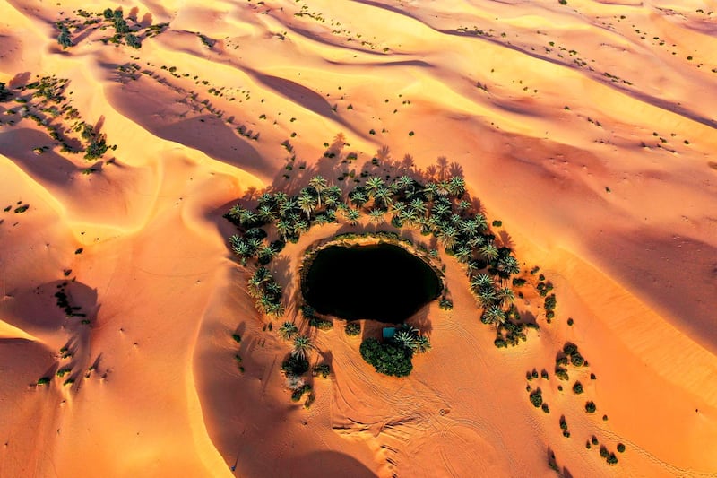 This picture shows an aerial view of an oasis in the middle of the desert at the Telal Resort on the outskirts of the city of al-Ain in the emirate of Abu Dhabi. AFP