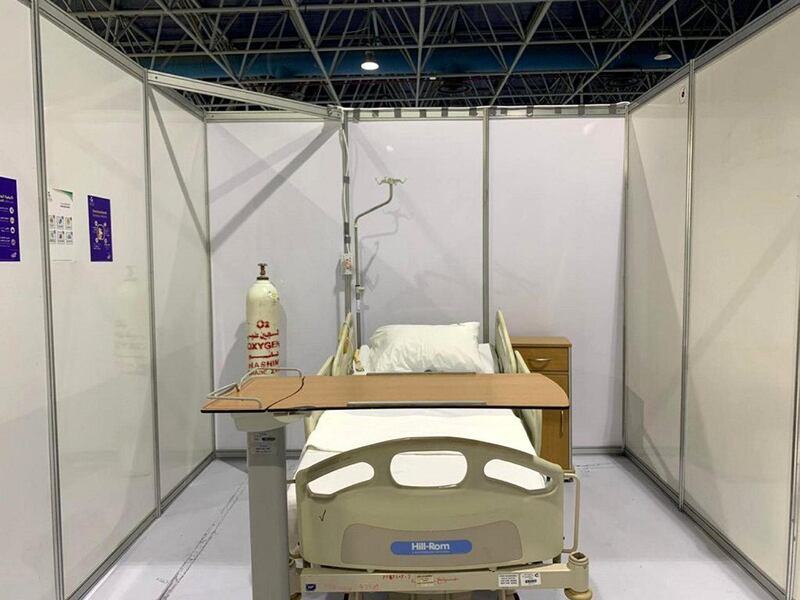 The Jeddah Health Affairs Department opened its first field hospital on Sunday to treat COVID-19 patients in an effort to alleviate hospitals overrun with virus patients.
The 500-bed facility is located at the Jeddah Center for Exhibitions and Events and was set up on an area covering 8,000 square meters.
