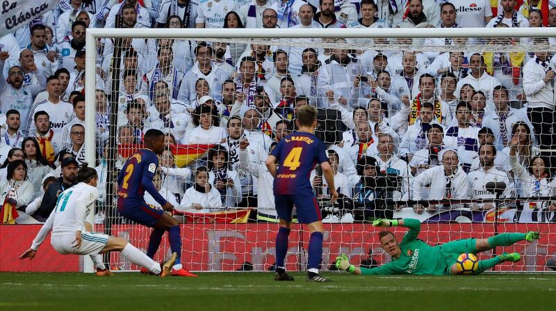 Soccer Football - La Liga Santander - Real Madrid vs FC Barcelona - Santiago Bernabeu, Madrid, Spain - December 23, 2017 Real Madrid’s Gareth Bale has a shot at goal which is saved by Barcelona’s Marc-Andre ter Stegen REUTERS/Paul Hanna