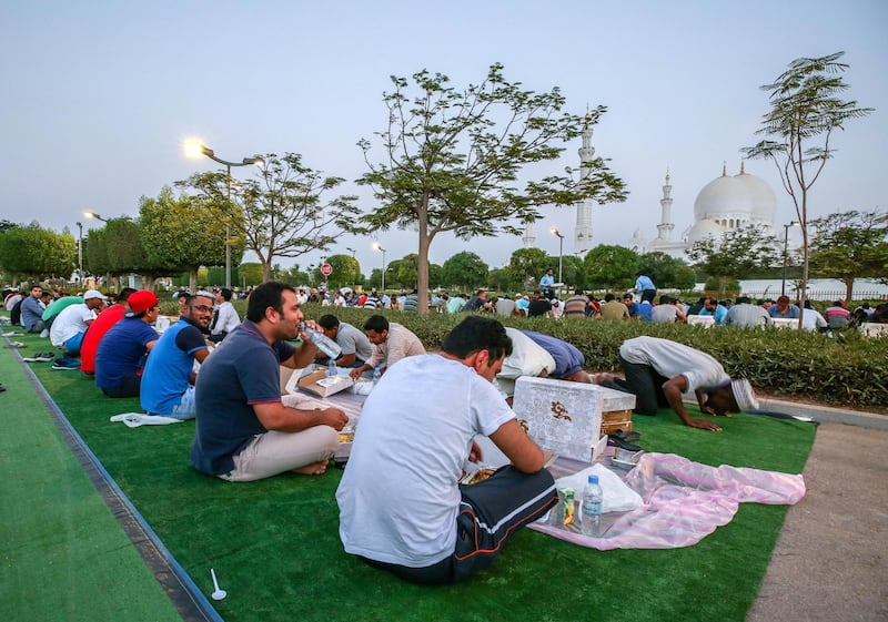 Abu Dhabi, U.A.E., June 2, 2018.  Iftar at thr Sheikh Zayed Grand Mosque.
Victor Besa / The National
Reporter: 
Section:  National