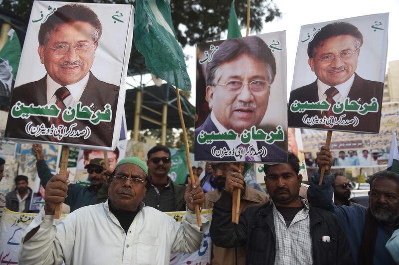 Supporters of the All Pakistan Muslim League (APML), the party of former military ruler Pervez Musharraf, carry placards during a protest following a special court's verdict, in Karachi on December 18, 2019. Exiled former Pakistani military leader Pervez Musharraf was sentenced to death on December 17 after being found guilty of treason, a verdict swiftly condemned by the armed forces which have ruled the country for almost half its 72-year history. / AFP / Asif HASSAN
