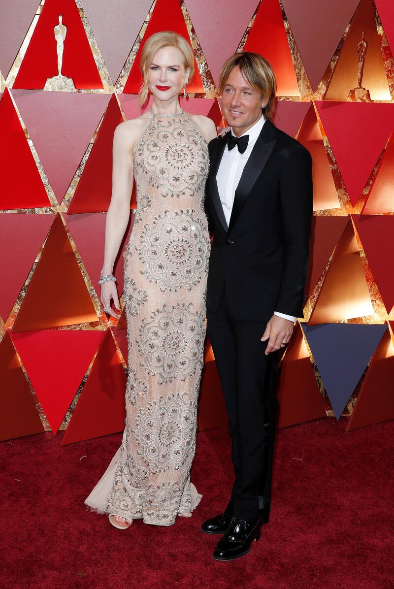 epa05817772 Nicole Kidman (L) and Keith Urban arrive for the 89th annual Academy Awards ceremony at the Dolby Theatre in Hollywood, California, USA, 26 February 2017. The Oscars are presented for outstanding individual or collective efforts in 24 categories in filmmaking.  EPA/PAUL BUCK