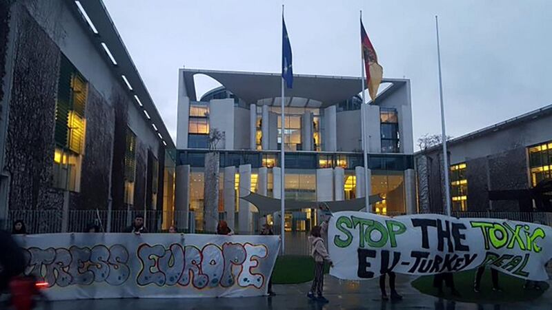 Protesters in front the the Federal Chancellery. Courtesy Tiziano Schiena