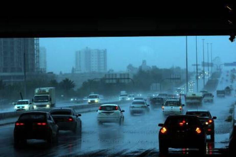 Heavy rain and storms lashes down on the Dubai-Al Ain road.