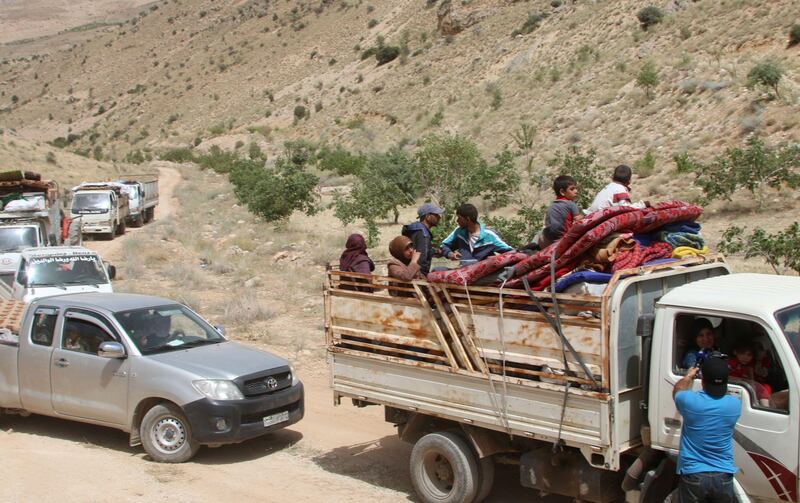Syrian refugees ride vehicles in the Lebanese eastern border town of Arsal as they head towards the Syrian region of Qalamoun on July 12, 2017 as part of a deal that was negotiated by Syrian rebels in the camps and Lebanon's Hezbollah group.
Around 300 Syrian refugees returned from camps near a restive border town in northeast Lebanon to their Syrian hometown, a security source and AFP correspondent said. / AFP PHOTO / STRINGER