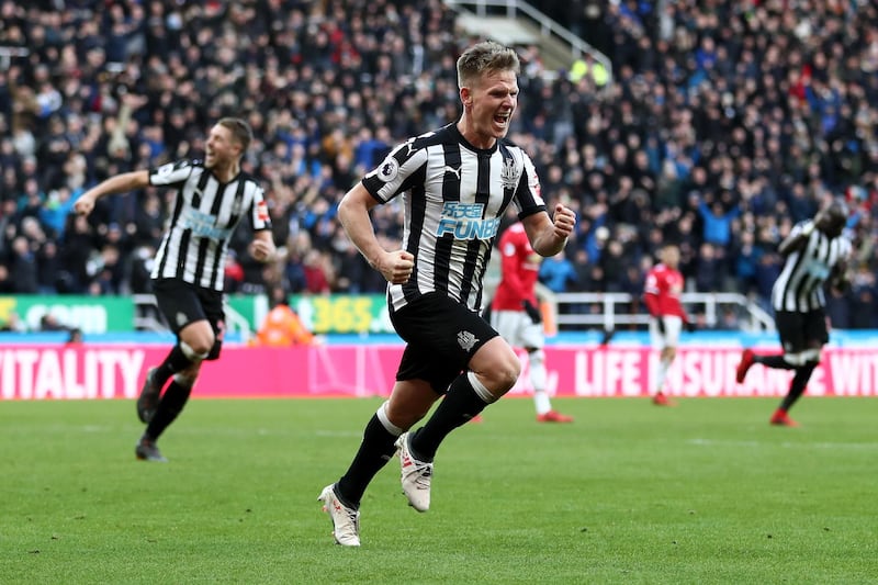 NEWCASTLE UPON TYNE, ENGLAND - FEBRUARY 11:  Matt Ritchie of Newcastle United celebrates after scoring his sides first goal during the Premier League match between Newcastle United and Manchester United at St. James Park on February 11, 2018 in Newcastle upon Tyne, England.  (Photo by Catherine Ivill/Getty Images)
