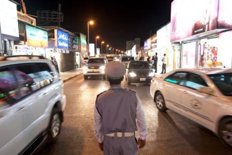 Ras al Khaimah - August 19, 2010 - A police officer is needed to guide traffic at the intersection of Kuwaiti And Dahan Roads in Ras al Khaimah, August 19, 2010. (Photo by Jeff Topping/The National) 