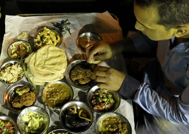 A man eats his pre-dawn Suhoor meal before fasting another day during the Muslim Holy month of Ramadan in Cairo, Egypt, May 31, 2018. REUTERS/Mohamed Abd El Ghany