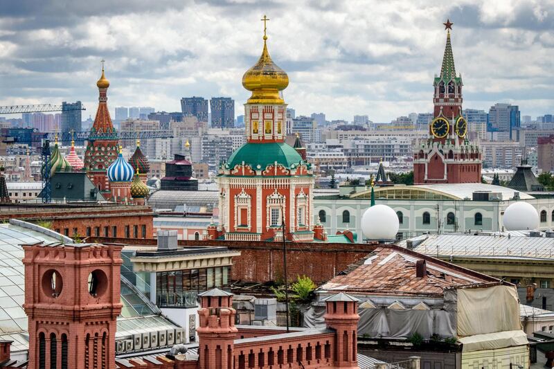 This photo taken on July 8, 2018 shows the Kremlin and the St. Basil Cathedral in Moscow. / AFP PHOTO / Mladen ANTONOV